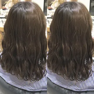 ミディアム カラー 荒木 依莉亜のヘアスタイル