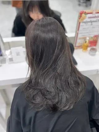セミロング カラー オリーブカラー🫒 レイヤーカット✂︎のヘアスタイル