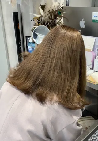 セミロング ならざきつぐみ /天王寺/ハイトーンのヘアスタイル