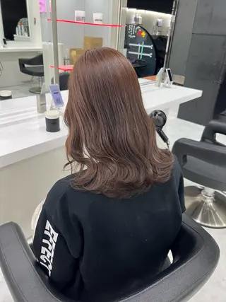 セミロング カラー オリーブカラー🫒 レイヤーカット✂︎のヘアスタイル
