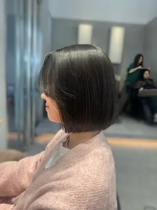 ショート yoko/レイヤー /小顔ボブ/艶カラーのヘアスタイル