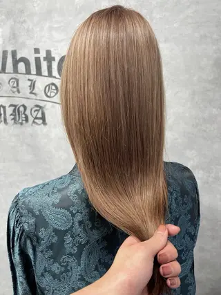 ロング カラー オフホワイトアンドなんば所属・福西 洋斗のヘアスタイル