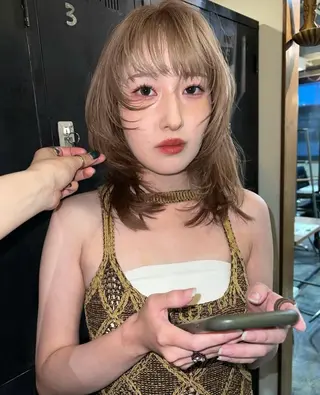 ミディアム 透明感/グレージュ/ レイヤー/ 青空のヘアスタイル