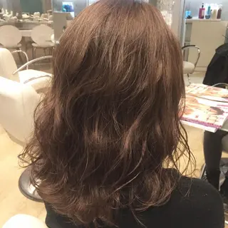 ミディアム MIA 菅原のヘアスタイル