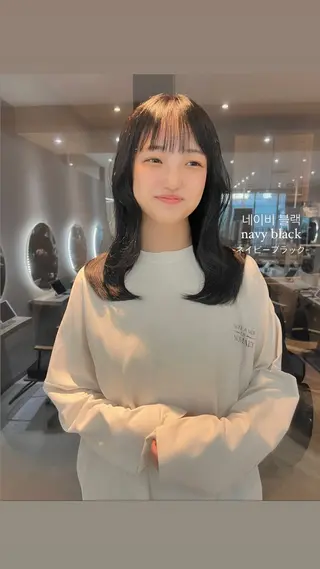 セミロング カラー 韓国🇰🇷レイヤー 映える顔周り🩷のヘアスタイル