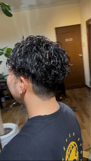 ショート パーマ メンズ 西岡 勇人のヘアスタイル