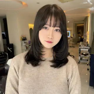 ミディアム モデル募集/カレン /レイヤーカットのヘアスタイル