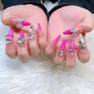 ネイル 根津 綾子のネイルデザイン