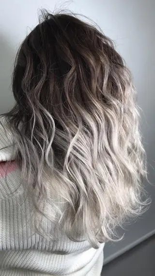 ロング カラー EARTH/A東川 優美のヘアスタイル