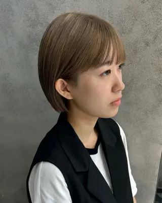 ショート カラー ヘアアレンジ ボブ/透明感ベージュ 🫧クルミ🌟のヘアスタイル