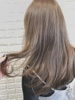 カラー 西本 夏美のヘアスタイル