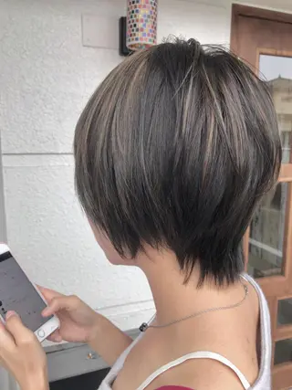 ショート カラー レイヤーカット匠 イソザキノリユキのヘアスタイル