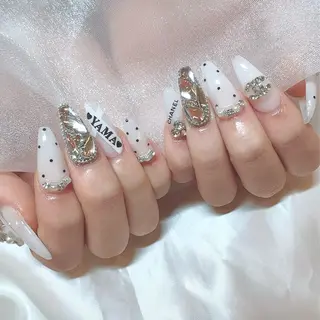 ネイル LOVE NAIL 店長　MIKAのネイルデザイン