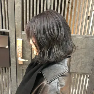 ミディアム カラー ウルフカット／吉村 桃子のヘアスタイル