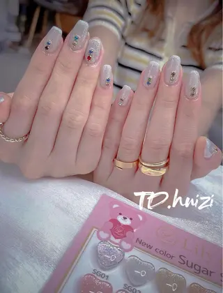 ミディアム めぐみのネイルサロン 惠のネイルデザイン