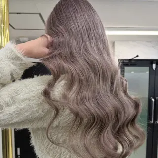 ロング カラー シールエクステ特化 ハイトーン、NANAのヘアスタイル