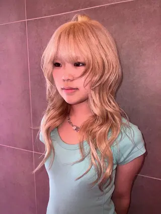 ロング AIRA/ブリーチ ‪/透明感カラーのヘアスタイル