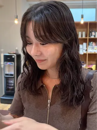 ミディアム パーマ 大橋 芽衣のヘアスタイル