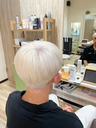 ショート カラー メンズ 🌈派手髪ハイトーン 🌈鈴木亮太🌈のヘアスタイル