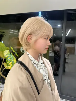 ショート カラー M所属・ハイトーン/透け感 カラー🎀真香のヘアスタイル