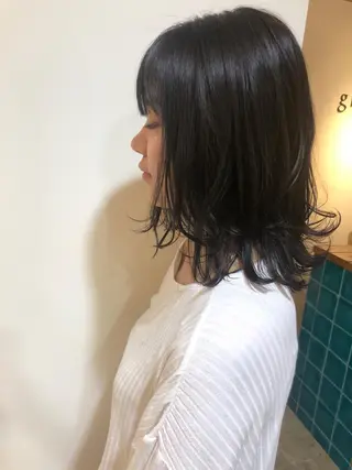 ミディアム カラー MIOベージュカラー 柔らかいカラーのヘアスタイル