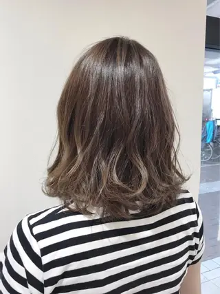 ショート カラー ボブ・レイヤーカット 吉敷航一のヘアスタイル