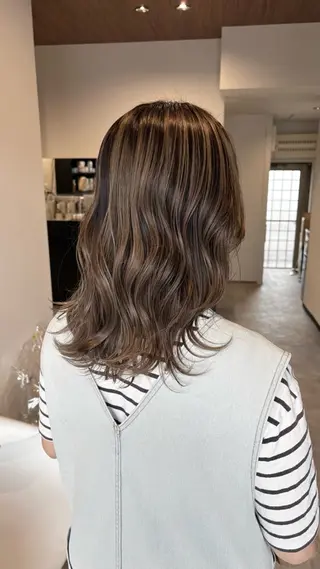 ミディアム カラー waku所属・豊橋/菜月/ブリーチ /艶カラーハイトーンのヘアスタイル