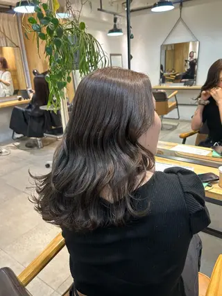 カラー moeka 表参道のヘアスタイル