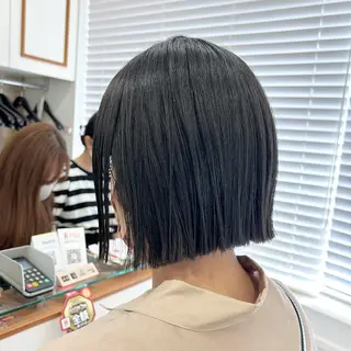 ショート カラー ぱつっとボブ/ 小野あかねのヘアスタイル