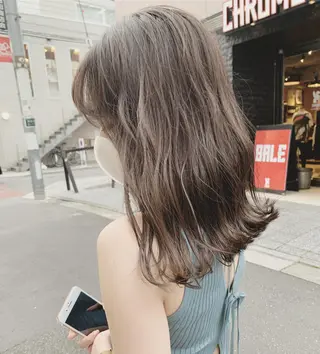 ミディアム カラー マツエク・マツパ ハイトーン&暗髪🔥 表参道二刀流マエダのヘアスタイル