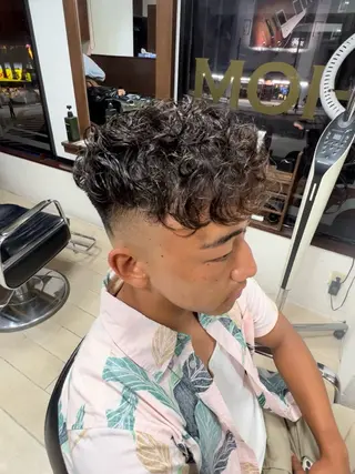 ショート カラー パーマ 佐藤 拓未のヘアスタイル