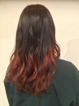 ロング カラー 乳井 悠香のヘアスタイル