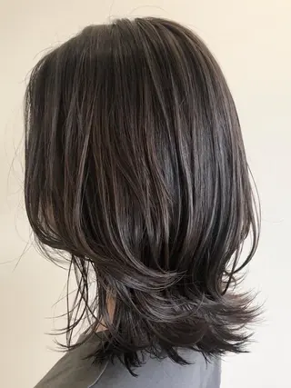 ミディアム カラー アベ ヒトミのヘアスタイル