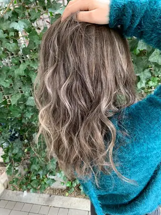 セミロング 透け感カラー 顔周り/neneのヘアスタイル