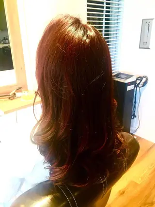 ロング ツキダテ ユイのヘアスタイル