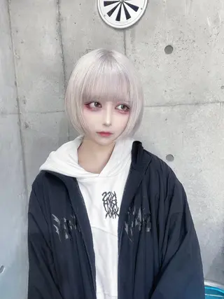 ロング カラー ホワイト&レイヤーカ ットエクステ長畠俊輔のヘアスタイル