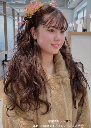 ロング ヘアアレンジ ニイ/栄/ カラーリスト/ロングのヘアスタイル