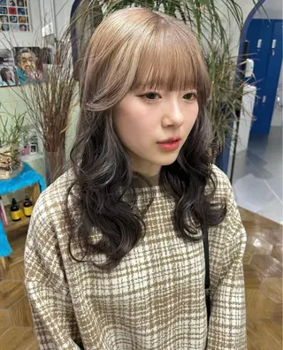 ロング 綾乃／デザインカラー ／ハイトーン／ボブのヘアスタイル