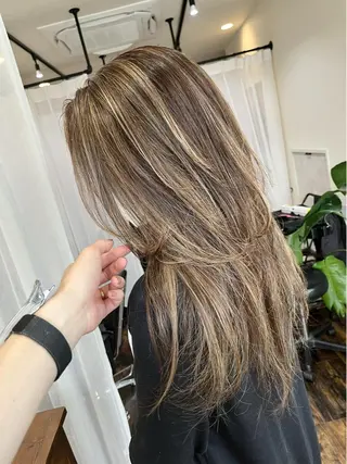 セミロング カラー Tsuyoki .のヘアスタイル