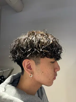 ショート パーマ ヘアアレンジ メンズ 艶カラー の達人のヘアスタイル