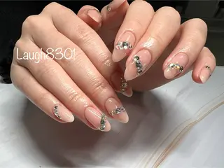 ミディアム 渋谷　Laugh 8301のネイルデザイン