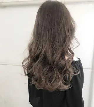 ロング カラー オフホワイトアンドなんば所属・福西 洋斗のヘアスタイル