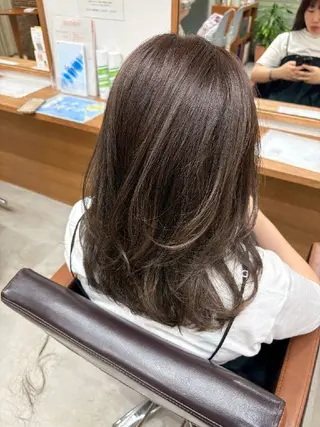 ミディアム カラー ティーシースペース所属・小杉 夏恵のヘアスタイル