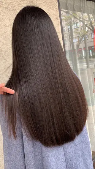 ロング アブアイ所属・艶髪・酸性ストレート フリツのヘアスタイル