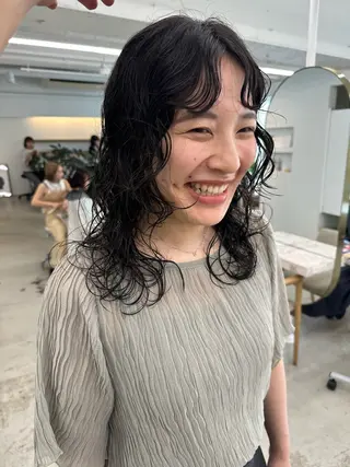 ミディアム パーマ 岩戸 新のヘアスタイル