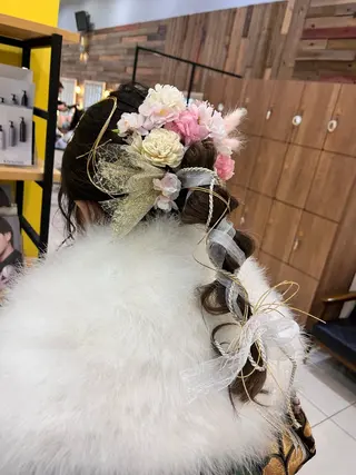 ロング ヘアアレンジ らいむ/暖色/ルーツ /イヤリングカラーのヘアスタイル