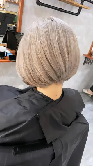 ショート andKおもろまち店 艶ダブルカラー✨のヘアスタイル