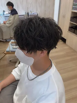 ミディアム メンズ ファミールヘア所属・メンズパーマ波巻き 🌳大森悠登🌳のヘアスタイル