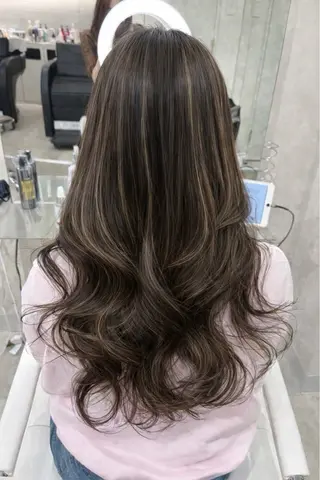 ロング 縮毛👱🏽‍♀️ 🎀海外ハイライトのヘアスタイル