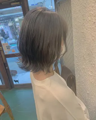 ミディアム ブリーチ/ウルフ ハッシュカット/石山のヘアスタイル